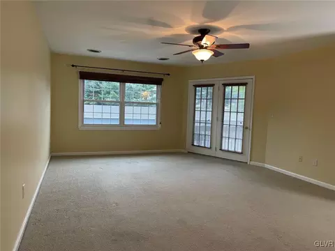 4618 Cheryl Dr, Bethlehem, PA 18017 photo 2
