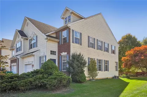 5627 Spring Ridge Dr W, Macungie, PA 18062