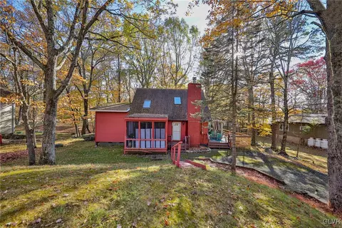 120 Glenbrook Dr, Dingmans Ferry, PA 18328