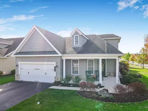 1039 Declaration Dr, Bethlehem, PA 18017 photo 2
