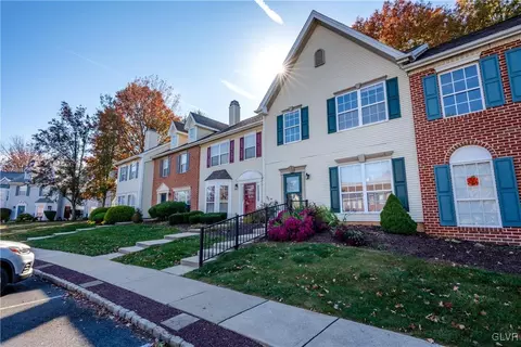 1922 Pine Ct, Hellertown, PA 18055