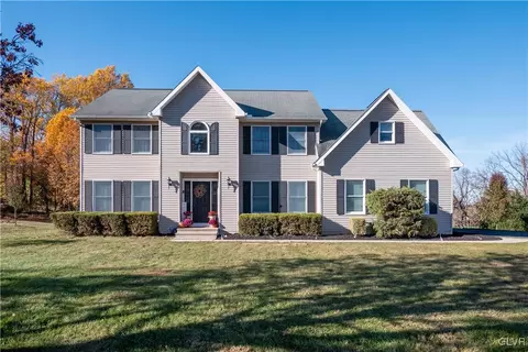 1700 Woodbridge Ln, Saucon Twp, PA 18034