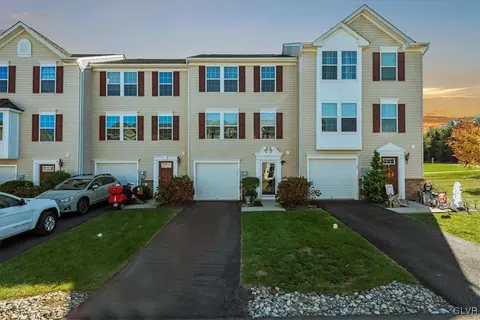 17 Gold Rose Ln, Palmer Township, PA 18045