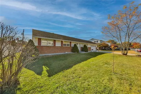 7442 Woodbine Rd, Macungie, PA 18062