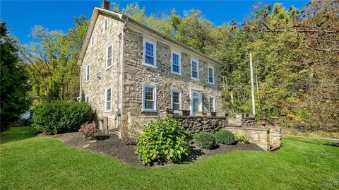 107 Easton, Riegelsville, PA 18077