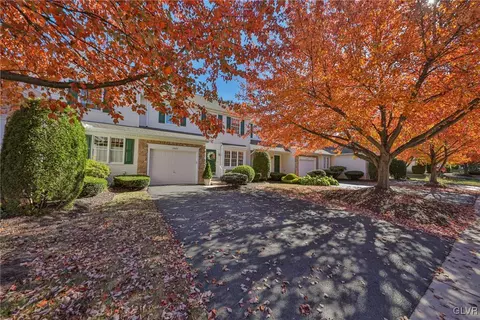 2869 Hope Ridge Dr, Easton, PA 18045