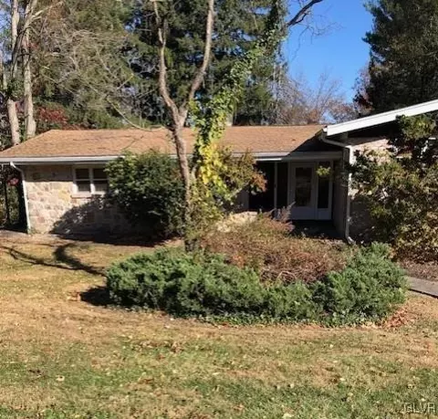 250 Bella Vista Dr, Bethlehem, PA 18017
