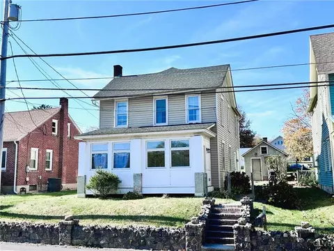 303 Blue Mountain Dr, Walnutport, PA 18088