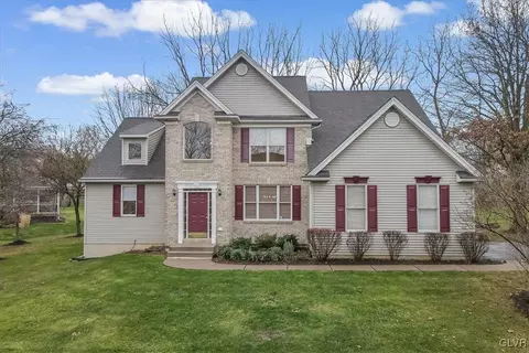 7281 Periwinkle Dr, Macungie, PA 18062