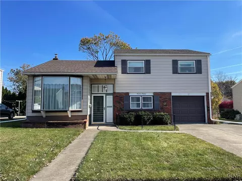 1916 Woodmont Dr, Bethlehem, PA 18018