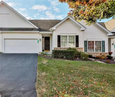 2040 Bally Dr, Northampton, PA 18067