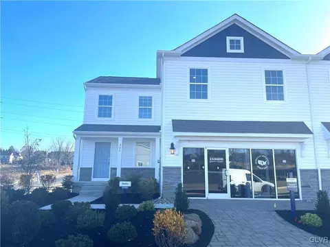 266 Winding Rd, Forks Twp, PA 18040