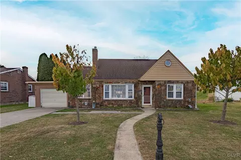 3121 S 3rd St, Hokendauqua, PA 18052