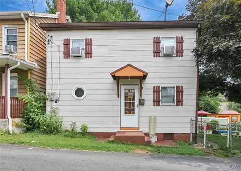 10 Columbia Ave, Cressona, PA 17929