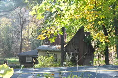 1802 Independent Rd, Breinigsville, PA 18031