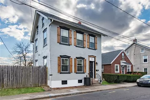 50 E Depot St, Hellertown, PA 18055