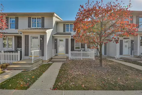 30 Lawnherst Ct, Palmer Township, PA 18045
