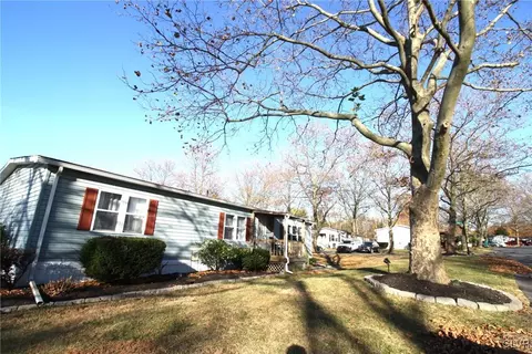 18 Valley View Rd, Bath, PA 18014