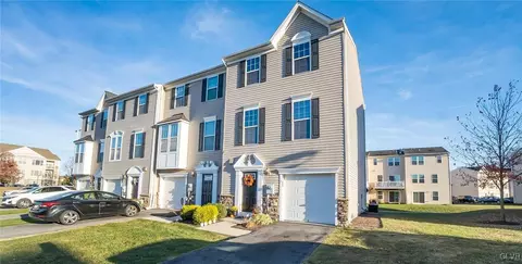 7 White Rose Ln, Palmer Township, PA 18045