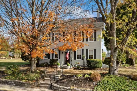 3012 N 4th St, Hokendauqua, PA 18052
