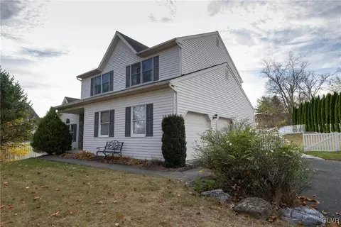 3203 Ruby Ct, Bethlehem, PA 18020 photo 2