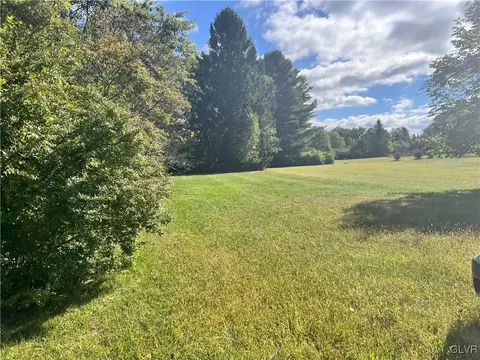 330 Long Mountain Rd, Polk Twp, PA 18330