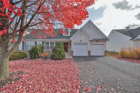 1247 Briarwood Ln, Forks Twp, PA 18040