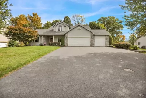 272 W Walnut Tree Dr, Blandon, PA 19510