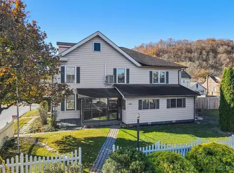6620 Main St, Martins Creek, PA 18063