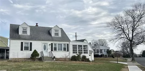 502 Magnolia Rd, Hellertown, PA 18055