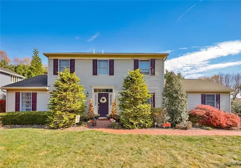 30 Stonecroft Dr, Palmer Township, PA 18045