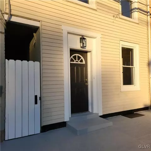19 W Main St, Macungie, PA 18062
