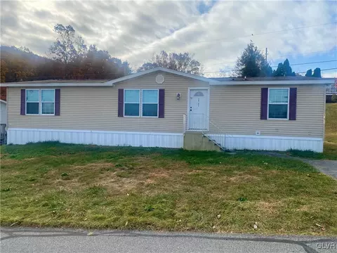 10162 Jasmine Ln, Breinigsville, PA 18031