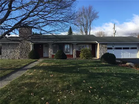5026 Aberdene St, Saucon Twp, PA 18034