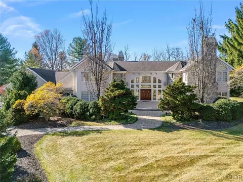 1751 Deer Run Rd, Bethlehem, PA 18015