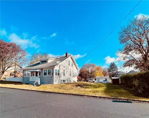 1121 8th St, Catasauqua, PA 18032