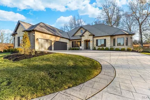 5415 Boulevard Grand Cru #24, Bethlehem, PA 18015