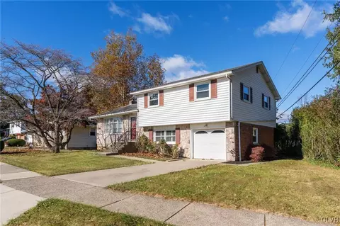 1555 Bayberry Ln, Bethlehem, PA 18018