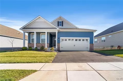 7968 Schaefer Crst, Breinigsville, PA 18031