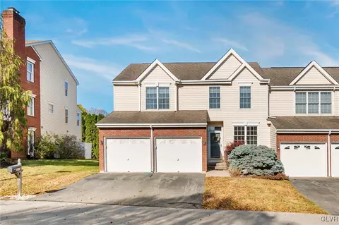 2319 Fox Meadow Dr, Allentown, PA 18104