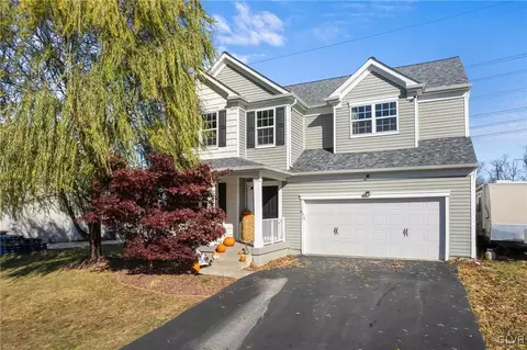 1541 Buck Hill Ln, Breinigsville, PA 18031