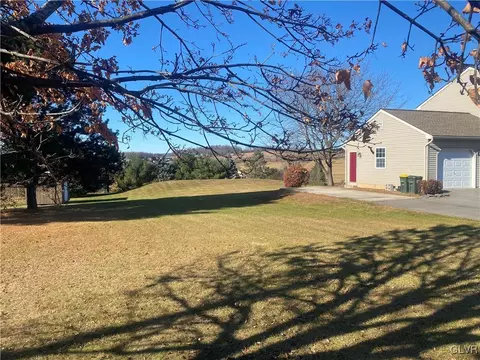 2910 Sickle Rd, Bath, PA 18014 photo 4