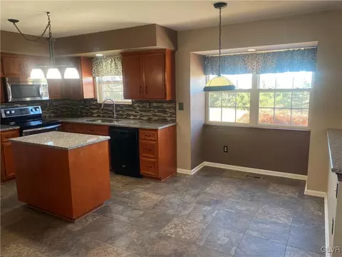 2910 Sickle Rd, Bath, PA 18014 photo 8