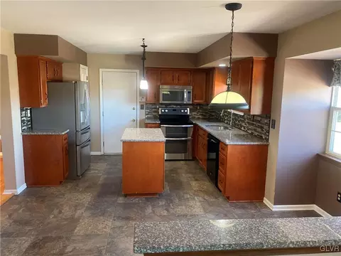 2910 Sickle Rd, Bath, PA 18014 photo 6
