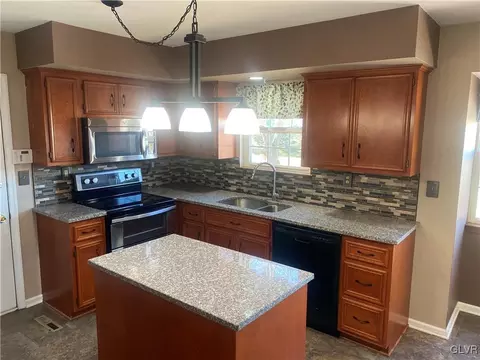 2910 Sickle Rd, Bath, PA 18014 photo 9