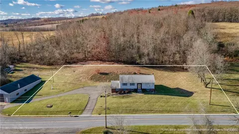 91 School Dr, New Ringgold, PA 17960