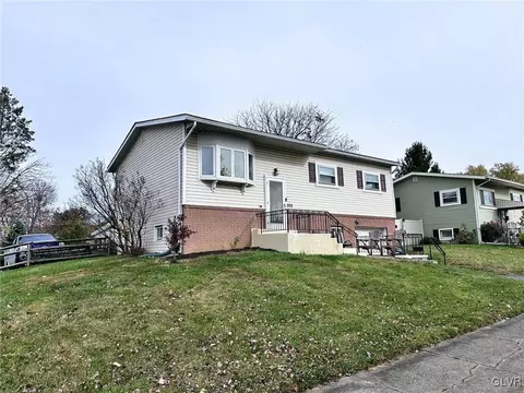 806 Faith Dr, Catasauqua, PA 18032