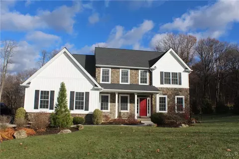 2019 Mountain Hill Ln, Hellertown, PA 18055