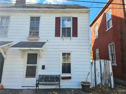 707 Wayside Way, Riegelsville, PA 18077