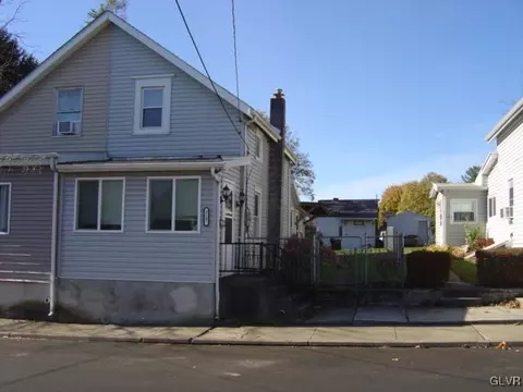 3107 N 2nd St, Hokendauqua, PA 18052